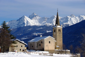 L'église de Saint-Nicolas avec la neige